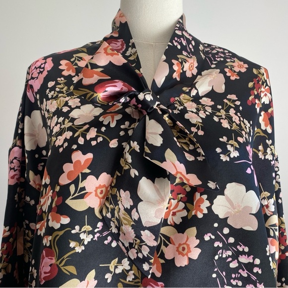 byTiMo Tie Neck Floral Print Satin Blouse Top Pussycat Bow Size M - Picture 13 of 13